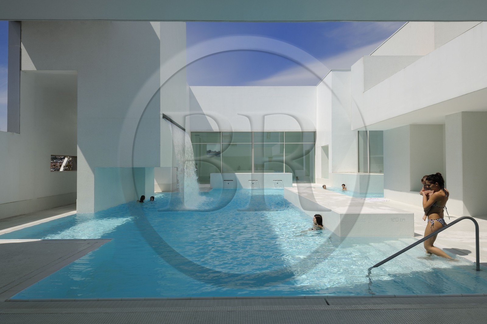 France, Seine-Maritime (76), Le Havre, la piscine les Bains des Docks crée par l'architecte Jean Nouvel