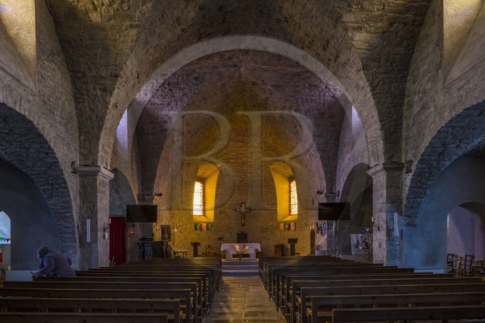 France, Aveyron (12), Causses et les Cévennes, paysage culturel de l'agro-pastoralisme méditerranéen, classés Patrimoine Mondial de l'UNESCO, La Cavalerie, Notre-Dame du Larzac de La Cavalerie, la nef et le chœur