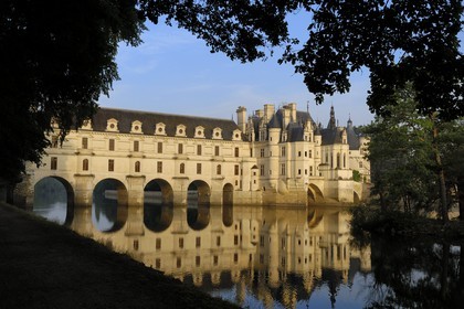 France, Indre-et-Loire (37), château de Chenonceau de style Renaissance qui enjambe le Cher, édifié de 1513 à 1521