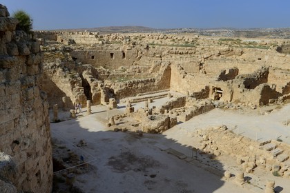 Israel, Cisjordanie, l'Hérodion, colline artificiellement exhaussée qui abrite les ruines d'un palais fortifié construit par le roi Hérode Ier le Grand (site classé Parc National), l'intérieur du cratère