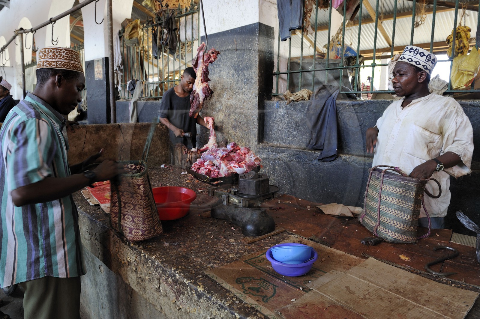 Tanzanie, archipel de Zanzibar, île de Unguja (Zanzibar), ville de Zanzibar, quartier Stone Town, classé Patrimoine Mondial de l' UNESCO, le marché de Darajani, étal de viande Tanzanie, archipel de Zanzibar, île de Unguja (Zanzibar), ville de Zanzibar, quartier Stone Town, classé Patrimoine Mondial de l' UNESCO, le marché de Darajani, étal de viande