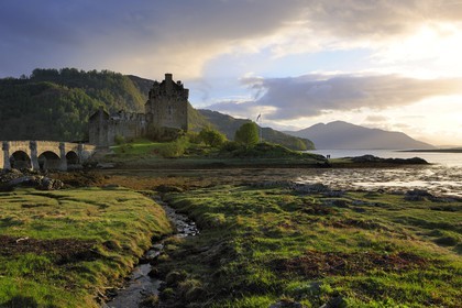 Royaume-Uni, Ecosse, région des Highlands, comté de Ross & Cromarty, Eilean Donan Castle, château à l'entrée du Loch Duich