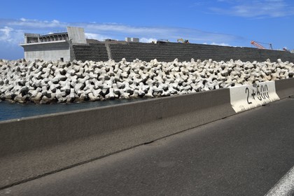 France, Ile de la Reunion, La Possession, chantier de la Nouvelle Route du Littoral (NRL), viaduc maritime long de 5,4 km entre la capitale Saint-Denis et le principal port de commerce à l’Ouest