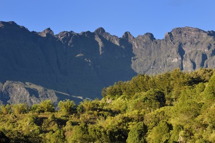 France, Ile de la Reunion, Cirque de Salazie, classé Patrimoine Mondial de l'UNESCO, la montagne du Piton des Neiges est le point culminant à 3 070 mètres d'altitude et domine le cirque