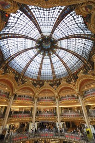 France, Paris (75), le grand magasin des Galeries Lafayette situé boulevard Haussmann, la verrière du dôme