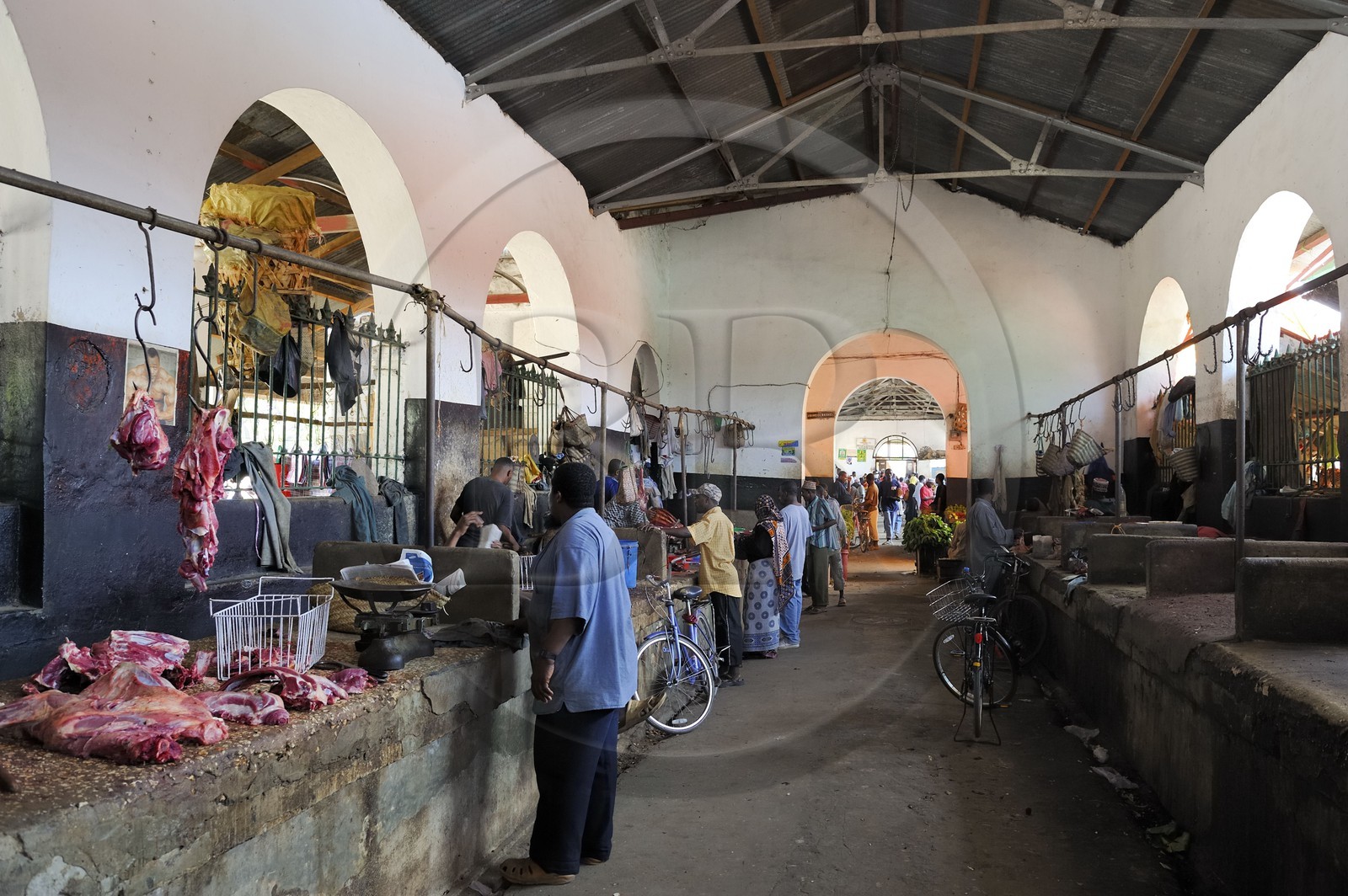 Tanzanie, archipel de Zanzibar, île de Unguja (Zanzibar), ville de Zanzibar, quartier Stone Town, classé Patrimoine Mondial de l' UNESCO, le marché de Darajani, étal de viande Tanzanie, archipel de Zanzibar, île de Unguja (Zanzibar), ville de Zanzibar, quartier Stone Town, classé Patrimoine Mondial de l' UNESCO, le marché de Darajani, étal de viande