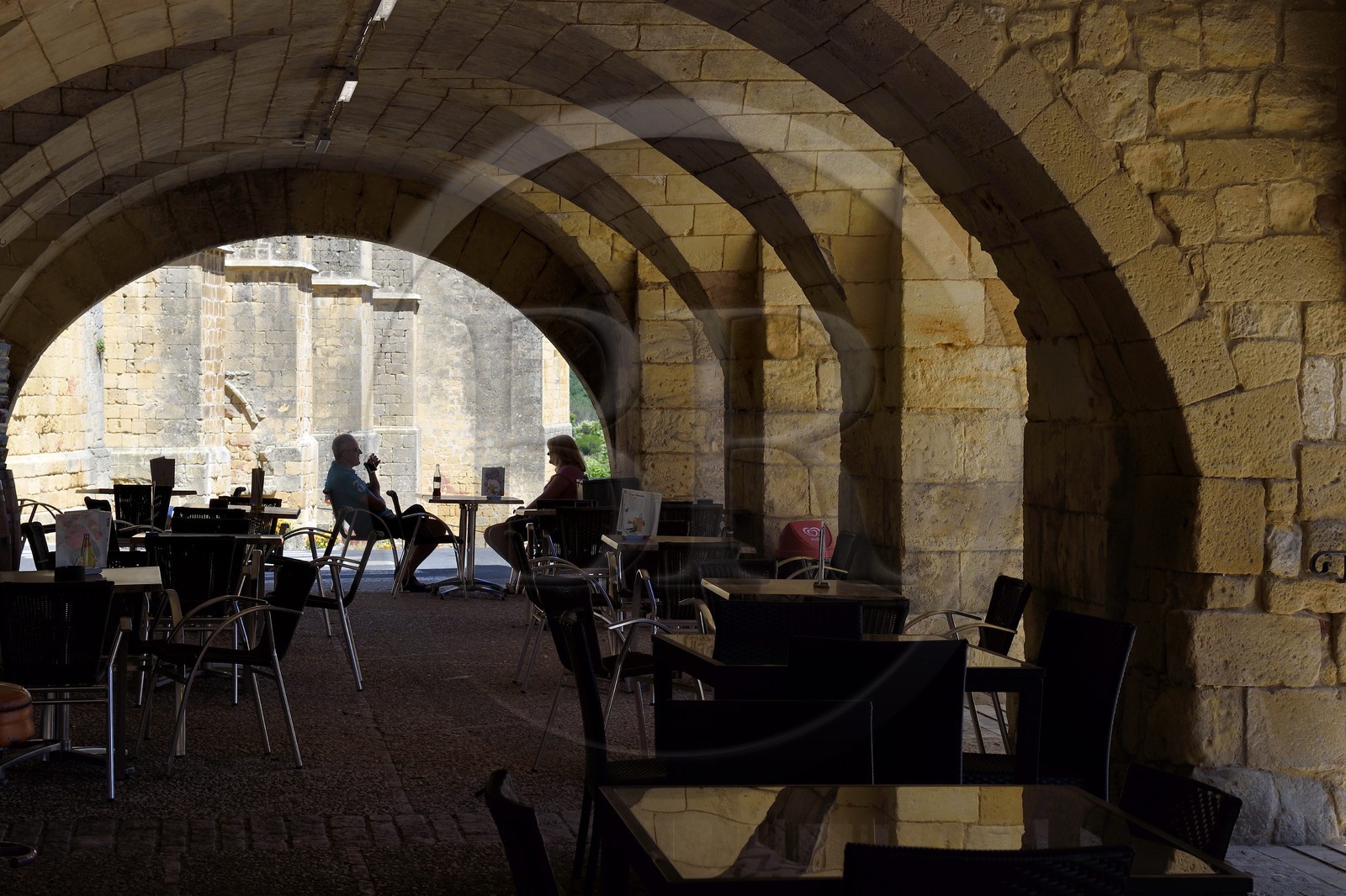 France, Dordogne (24), Périgord Pourpre, Beaumont-du-Périgord, maison à arcades sur la place Jean Moulin