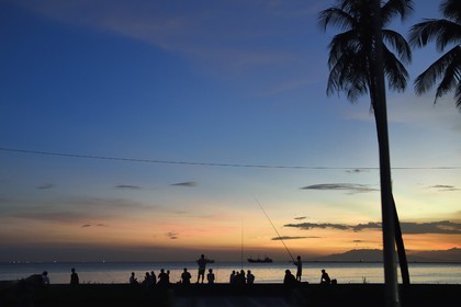 Philippines, Luzon island, Manila, the Baywalk at dusk, a seaside promenade overlooking Manila Bay along Roxas Boulevard