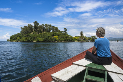 Rwanda, Province de l’Ouest, Karongi (anciennement nommée Kibuye), lac Kivu, découverte en bateau des ilots au large de Kibuye