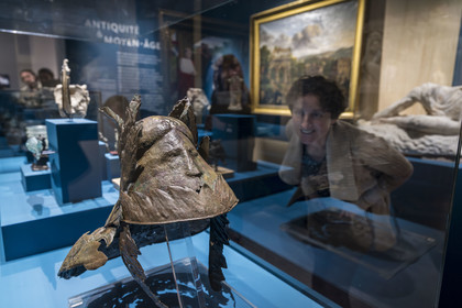 France, Saône-et-Loire (71), Autun, musée Rolin, exposition des chefs-d'oeuvres au muséum d'Histoire Naturelle pendant les travaux, casque gallo-romain dit de parade (IIe - IIIe siècle) alliage cuivreux initialement doré