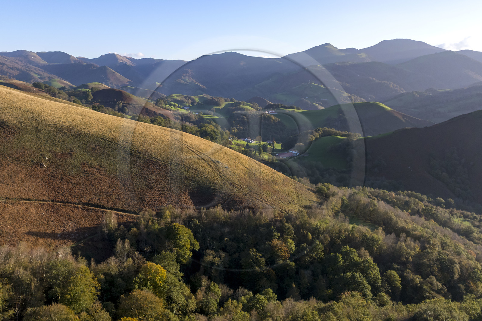 France, Pyrénées-Atlantiques (64), Pays-Basque, fermes de la vallée des Aldudes