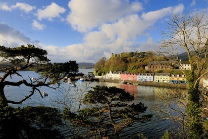Royaume-Uni, Ecosse, région des Highlands, les Hébrides, île de Skye, le port de pêche de Portree