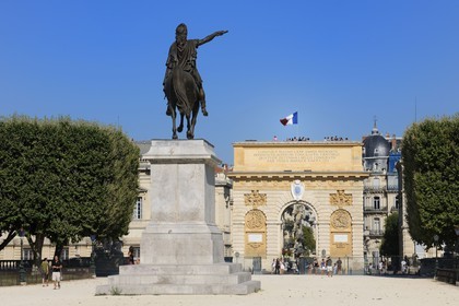 France, Herault, Montpellier, promenade du Peyrou, equestrian statue of Louis XIV and the triomphal arch of the Porte du Peyrou