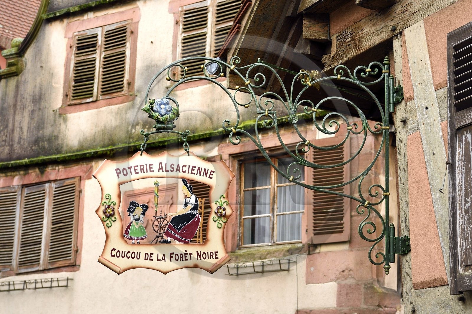 France, Haut-Rhin (68), Kaysersberg, enseigne traditionnelle de magasin