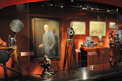 France, Paris (75), la Cinémathèque Française (ex American Center) de l'architecte Frank O. Gehry dans le parc de Bercy, exposition Mélies