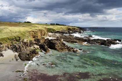 France, Finistere (29), Moelan sur Mer, the coast between Kerfany les Pins and the beach of Trenez along the GR 34 hiking trail or sentier des douaniers (customs trail)