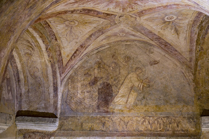 France, Yonne (89), Auxerre, l'église abbatiale de l'abbaye Saint-Germain, crypte à l'architecture carolingienne, oratoire dédié au premier martyr chrétien Saint Etienne avec ses fresques uniques du IXe siècle, la Lapidation de Saint Etienne