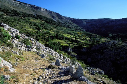 France, Alpes-Maritimes (06), l' authentique Route Napoléon surplombant les Gorges des Sources de la Siagne