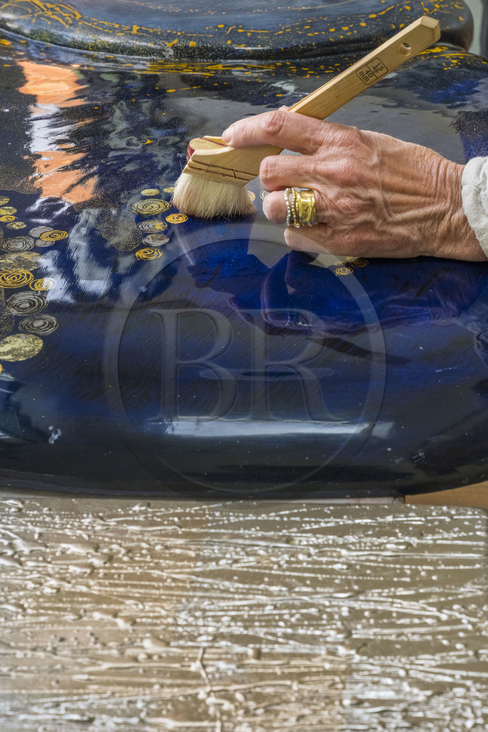 France, Hauts-de-Seine (92), Colombes, oeuvres de l'artiste et laqueur Isabelle Emmerique dans son atelier