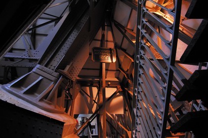 France, Paris (75), la Tour Eiffel, la base d'un des piliers