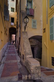 France, Alpes-Maritimes (06), Menton, la vieille ville, la rue Mattoni
