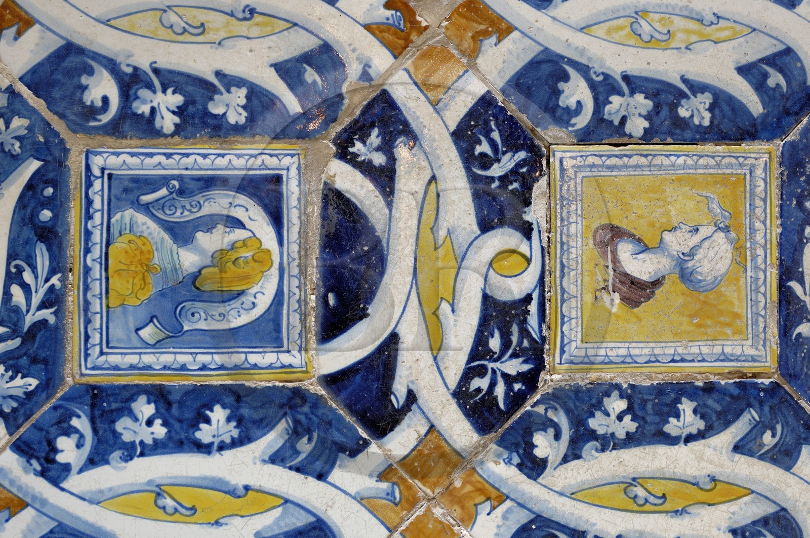 France, Indre-et-Loire (37), château de Chenonceau édifié de 1513 à 1521 de style Renaissance, carrelage de la salle des Gardes