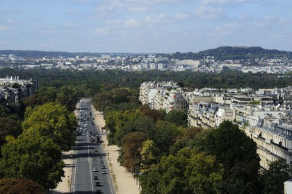 France, Paris (75), avenue Foch à gauche menant au Bois de Boulogne vu du haut de l'Arc de Triomphe