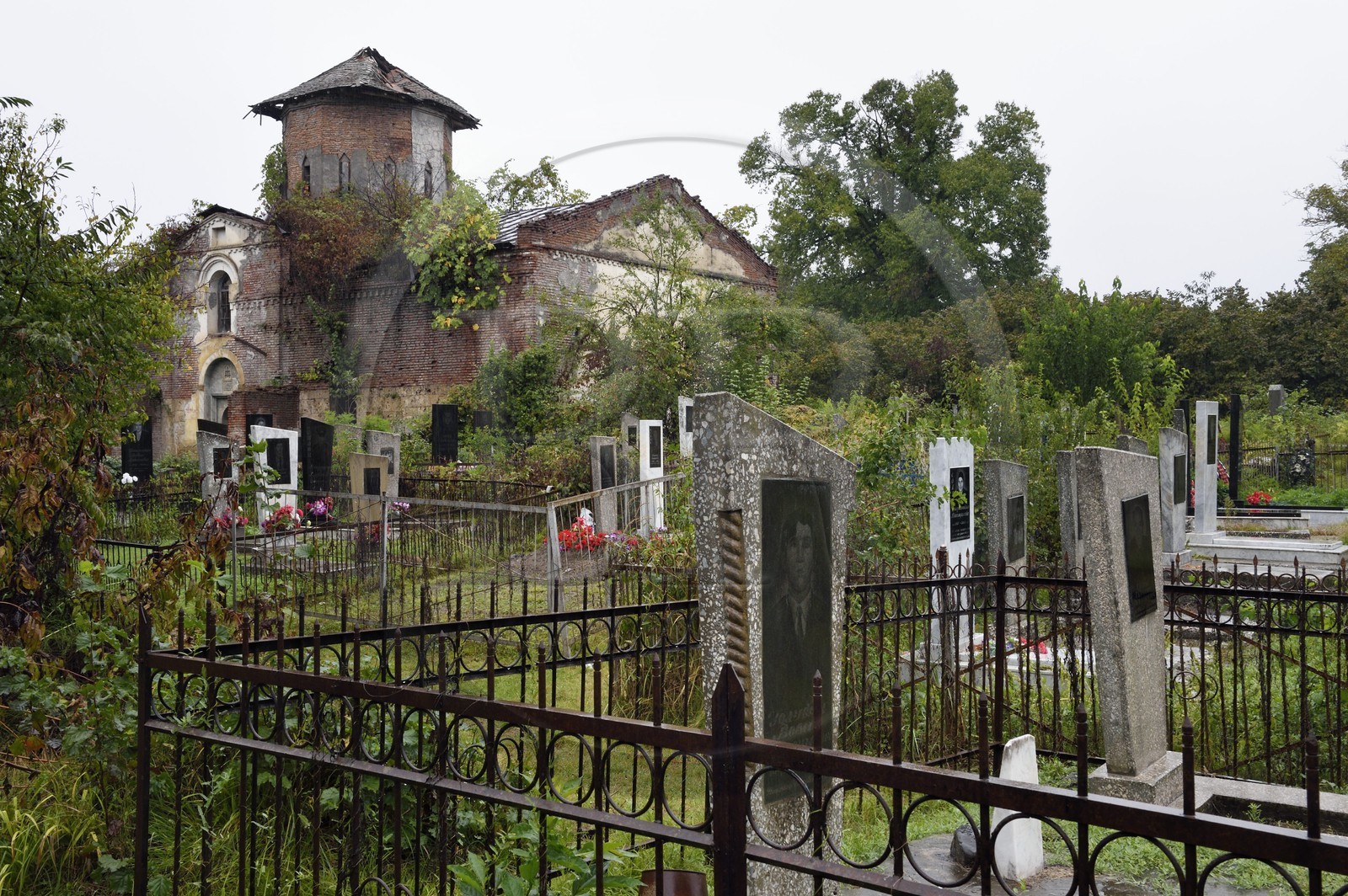 Azerbaïdjan, région de Qabala, Nij, église d'Aghbanie Saint-Élisée Bulun, cimetière