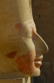 Egypte, Haute Egypte, vallée du Nil, environs de Louxor, nécropole thébaine classée Patrimoine Mondial de l'UNESCO, Thèbes Ouest, Deir el Bahari, temple d'Hatchepsout, piliers osiriaques