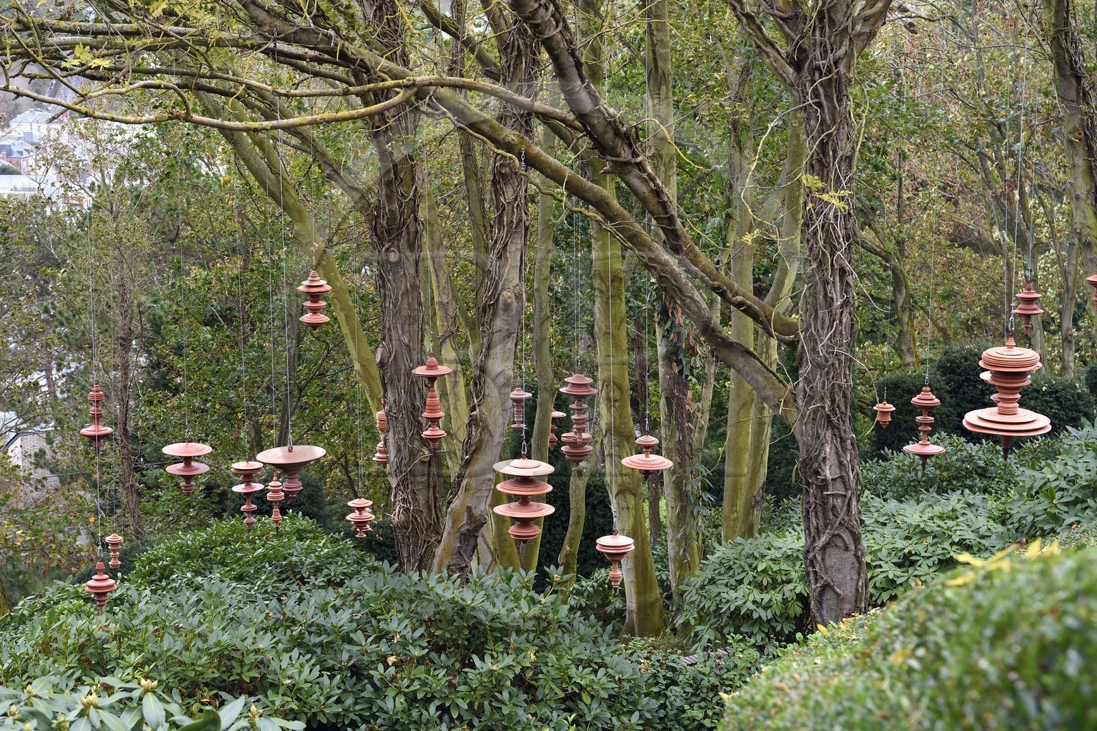 France, Seine-Maritime (76), Pays de Caux, Côte d'Albâtre, Etretat, Les Jardins d'Etretat de Alexander Grivko, installation de sculptures en terre cuite de Sergey Katran dans le Jardin Zen