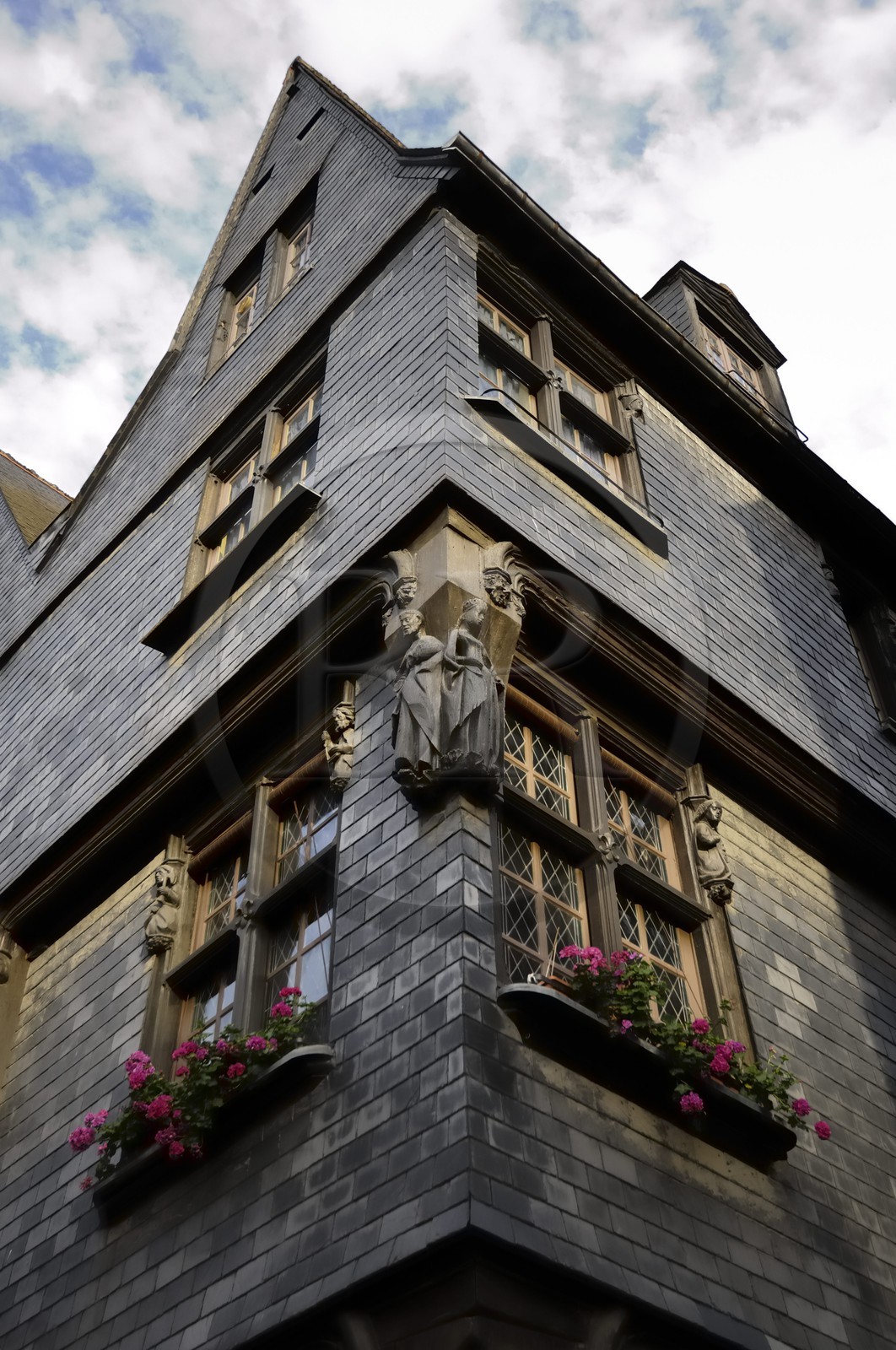 France, Indre et Loire (37), Tours, place Plumereau, maison à l'angle de la rue de la Monnaie