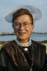 France, Morbihan (56), Port-Louis, la grande Plage de Port-Louis au pied des remparts, association de danses bretonnes le Cercle celtique Armor Argoat