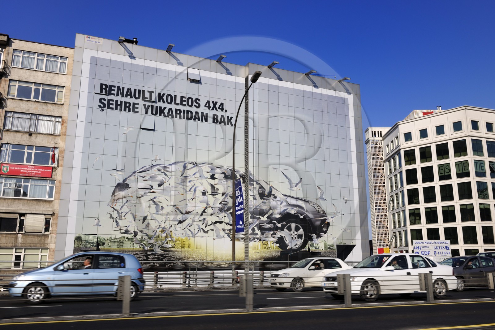 Turquie, Istanbul, publicité géante sur le périphérique