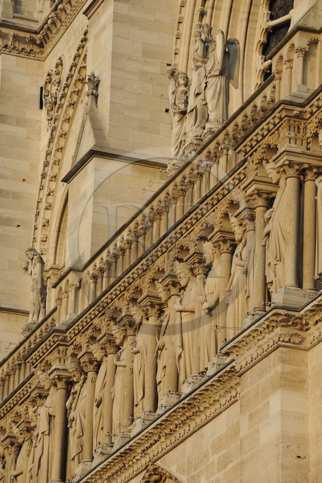 France, Paris (75), Ile de la Cité, cathédrale Notre-Dame de Paris, la galerie des Rois et la rosace de la façade occidentale