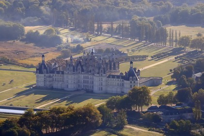 France, Loir et Cher (41), Vallée de la Loire classée Patrimoine Mondial de l' UNESCO, château de Chambord (vue aérienne)