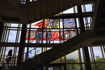 Allemagne, Berlin, vitrail de l'histoire du mouvement ouvrier allemand par Walter Womackas dans le Staatsratsgebäude (Batiment du Conseil d'État de l'ex-République démocratique allemande), aujourd'hui ses locaux sont occupés par ESMT European School of Management and Technology