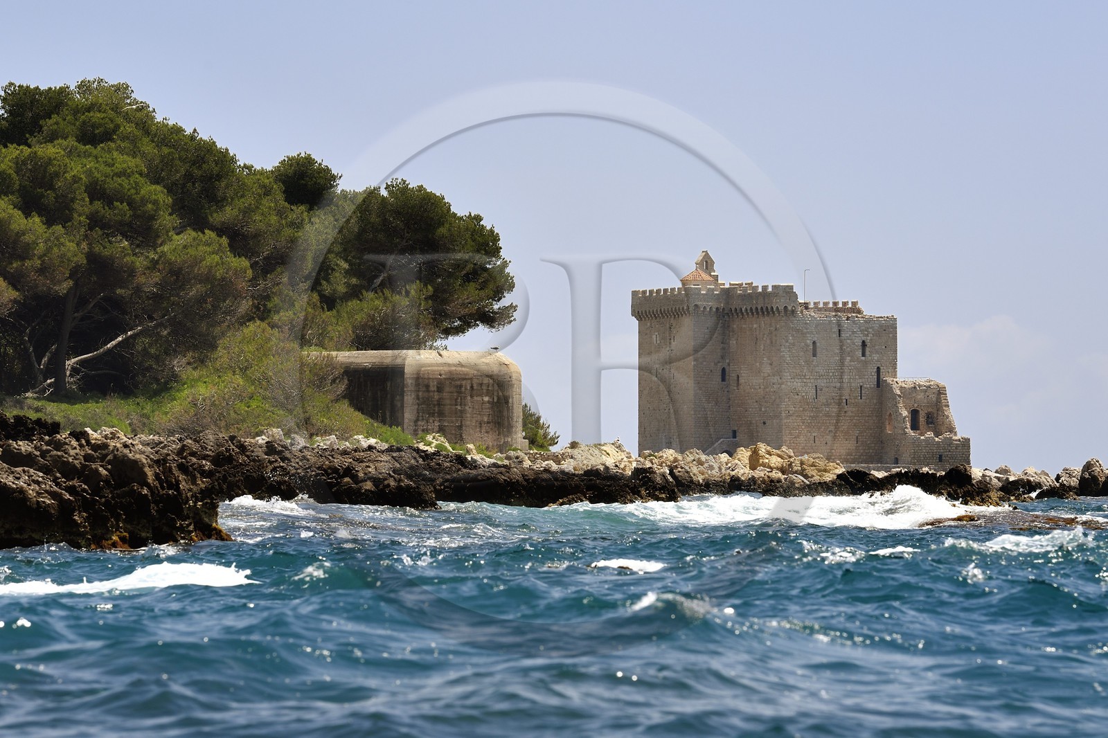 France, Alpes-Maritimes (06), Cannes, Iles de Lérins, Ile de Saint-Honorat, Abbaye de Lérins, ancien monastère fortifié élevé en 1073