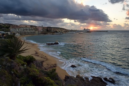 France, Corse-du-Sud (2A), plage et port de Propriano