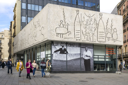 Espagne, Catalogne, Barcelone, quartier du Barrio Gotico, placa Nova, frises dessinées par Pablo Picasso pour l'immeuble de l'Ordre des Architectes de Catalogne