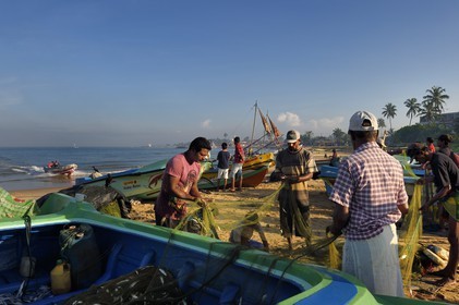 Sri Lanka, Western Province, Negombo, fishermen sorting their nets on the Porathota beach
