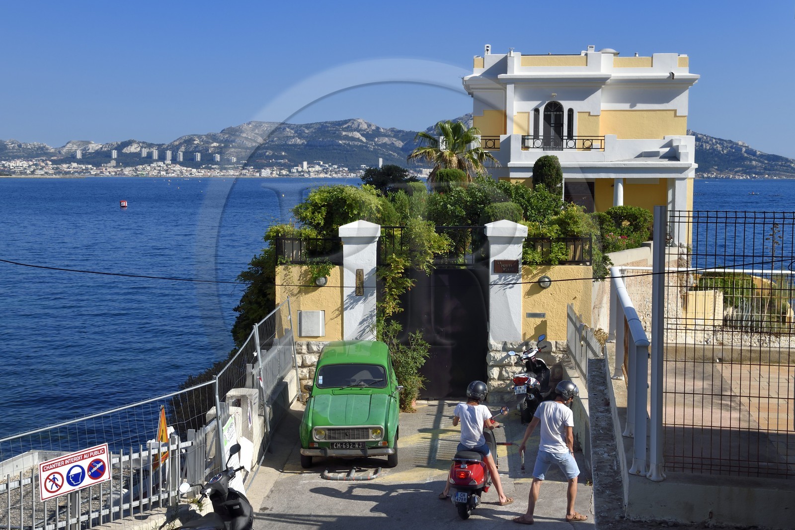 France, Bouches-du-Rhône (13), Marseille, quartier d'Endoume, Malmousque, Anse de Maldormé, Villa Petite Ourse et Renault 4L