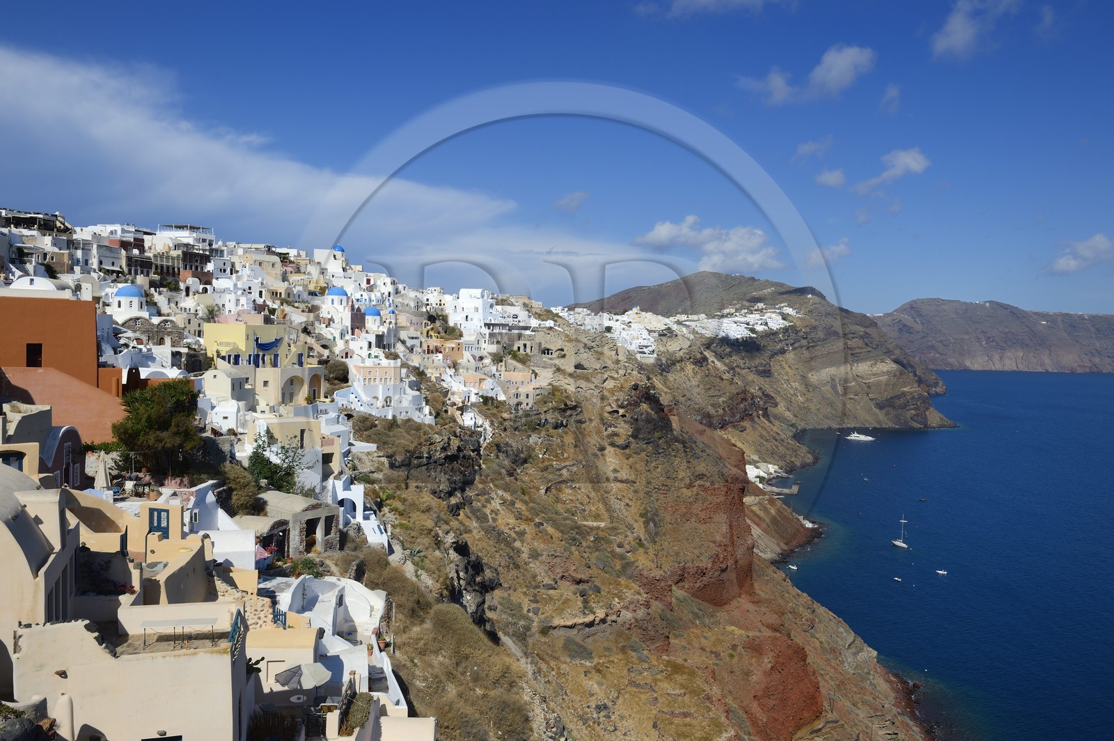 Grèce, Les Cyclades, mer Égée, île de Santorin (Thira ou Théra), le village de Oia qui surplombe la Caldera