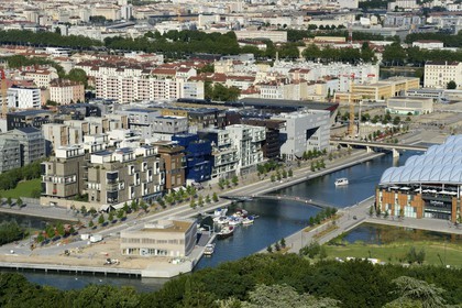 France, Rhone, Lyon, La Confluence new district in the South of the Presqu'ile (Peninsula), residential buildings on the left, nautical basin connected to the Saone and the Confluence mall on the right