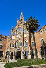 Espagne, Catalogne, Barcelone, quartier d'El Guinardo, ancien Hospital de la Santa Creu i de Sant Pau classé Patrimoine Mondial de l'UNESCO, de style moderniste par l'architecte Domenech i Montaner, aujourd'hui un musée et un centre culturel, batiment de l'administration