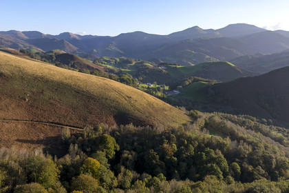 France, Pyrénées-Atlantiques (64), Pays-Basque, fermes de la vallée des Aldudes