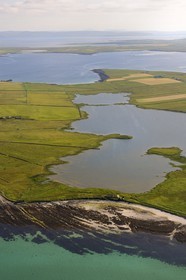 Royaume-Uni, Ecosse, Iles Orcades, Ile de Papa Westray, champs et fermes éparses sur cette toute petite île (environ 9 km²) (vue aérienne)