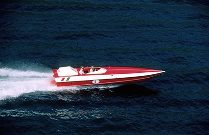 France, Savoie (73), racer Mostes (bateau à moteur de course) sur le lac du Bourget (vue aérienne)