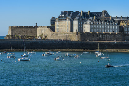 France, Ille-et-Vilaine (35), Côte d'Emeraude, Saint-Malo, la ville close à l'entrée du port