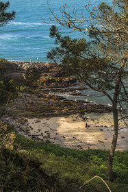France, Cotes d'Armor, Grand Site de France Cap d'Erquy – Cap Frehel, Erquy, anglers on the rocks at the end of Portuais beach