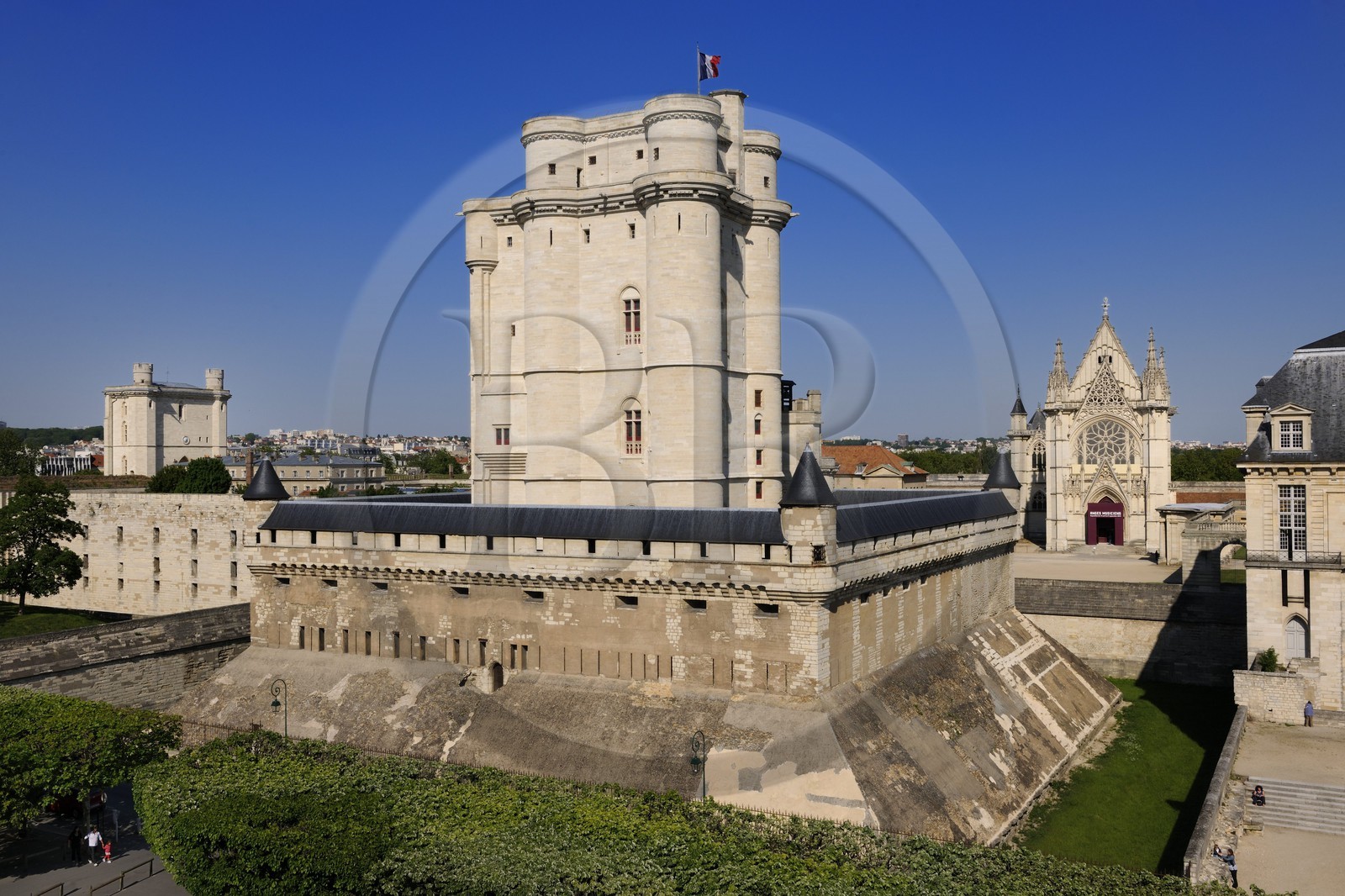 France, Val-de-Marne (94), Vincennes, le château de Vincennes, la Tour du Village et le donjon et la Sainte Chapelle